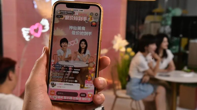 在选择开锁换锁服务时，厂家直销的产品往往具有以下优势：